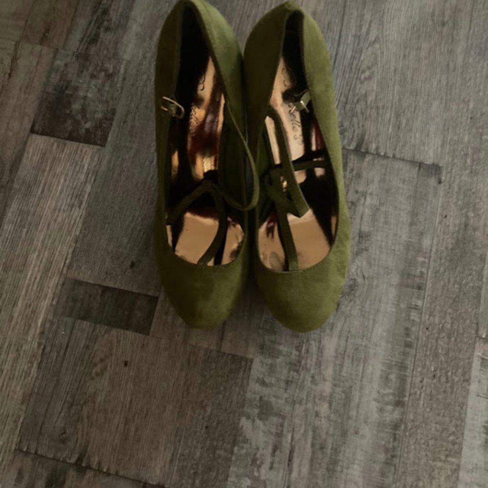 breckelle's Green Wedges